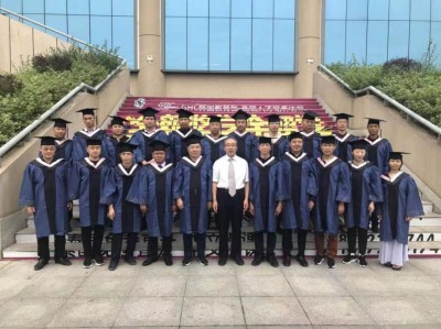 弘扬劳模精神，争做时代先锋  席氏易学文化书写精彩华章