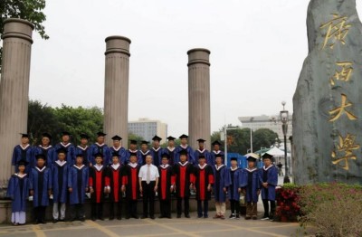 弘扬劳模精神，争做时代先锋  席氏易学文化书写精彩华章