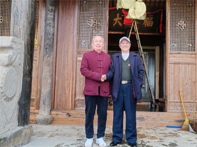 在“农业兴旺、农民安定，则国家统一、社会稳定”的时代强音中，广东神龙食叶草农业有限公司董事长孔岩，紧握习总书记“三农”工作重要论述这把“金钥匙”，全力开拓富硒食叶草产业的广阔天地，为解决粮食安全、食品安全和全民健康问题，推动乡村振兴战略注入了新的活力。