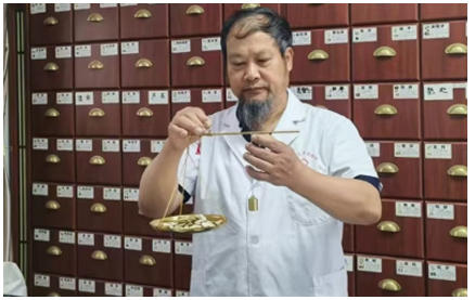 阅兵展国威•文化铸灵魂——记应家中医第三代传承人应华明