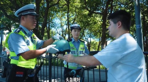 路口的“平安灯塔”：安吉交警用坚守书写“动感平安路”