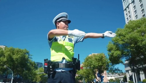 路口的“平安灯塔”：安吉交警用坚守书写“动感平安路”